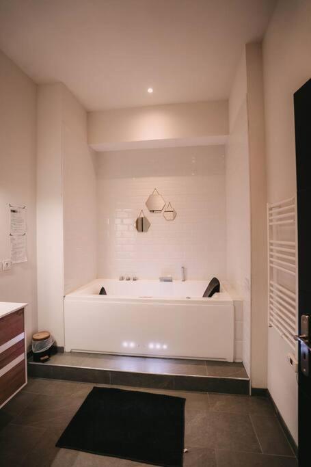 Ultimate Comfort ! Jacuzzi & Sauna. Besançon Zewnętrze zdjęcie